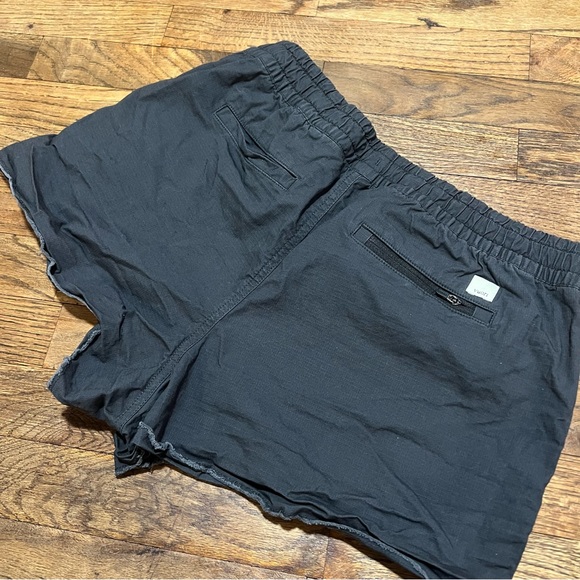 Vuori Vintage Ripstop Shorts Size Medium - Picture 3 of 4
